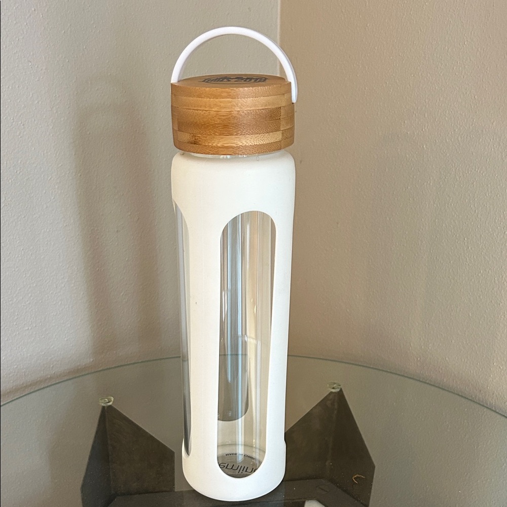 Elegant Glass Water Bottle with Bamboo Lid - NMLS 2019
